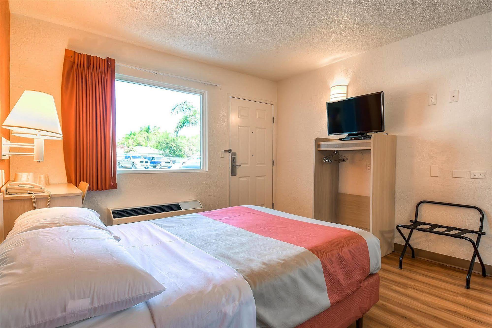 Motel 6-Norwalk, Ca - Los Angeles Eksteriør bilde